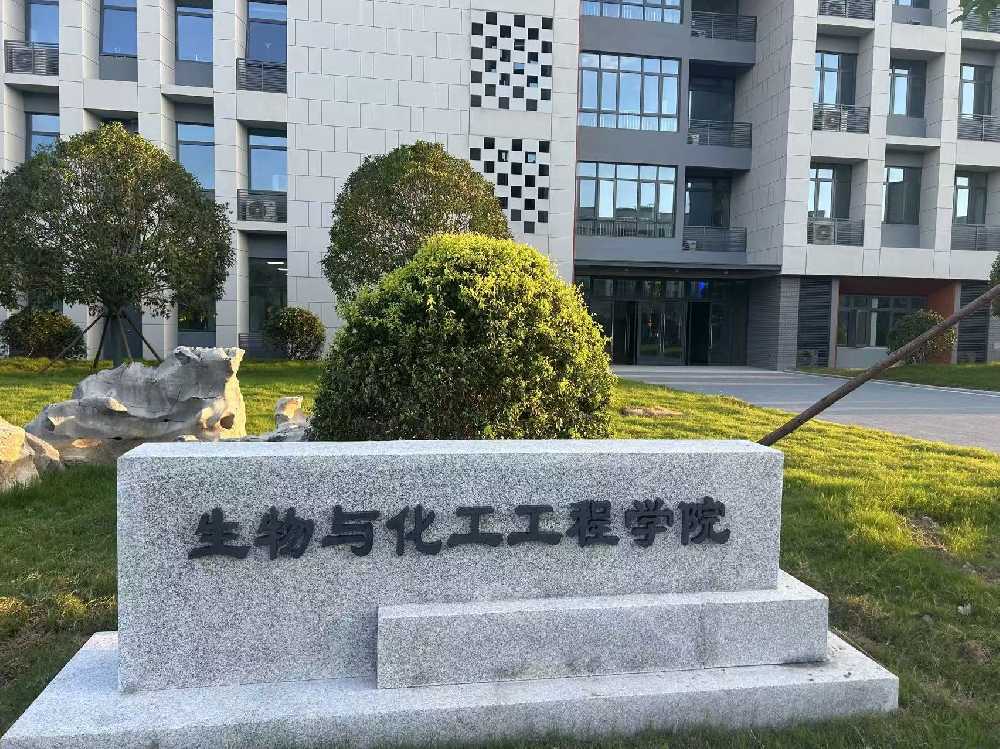 阳江市扬州职业大学体育场高杆灯项目
